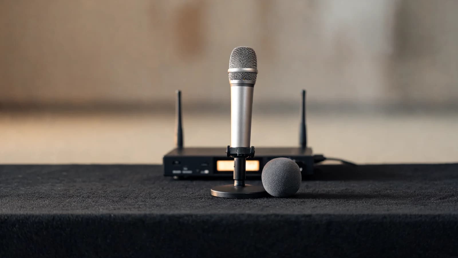 Cordless Handheld Microphone